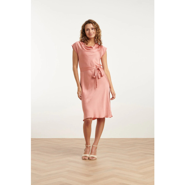 Smashed Lemon 25213 waterfall styled satijn jurk | 25213-421-3XL large Smashed Lemon 25213 waterfall styled satijn jurk | 25213-421-3XL large