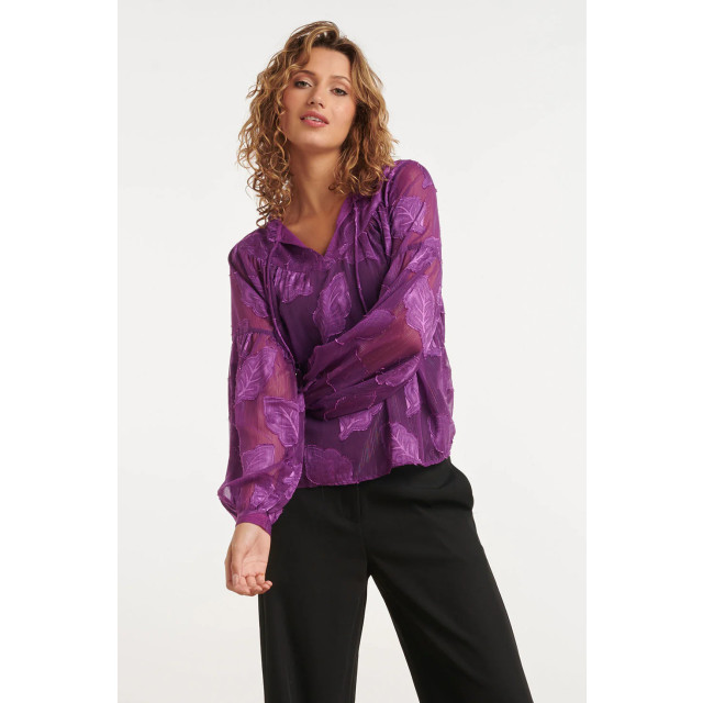 Smashed Lemon 24698 paarse chiffon jacquard v-hals top met bladmotief 8720331350354 large