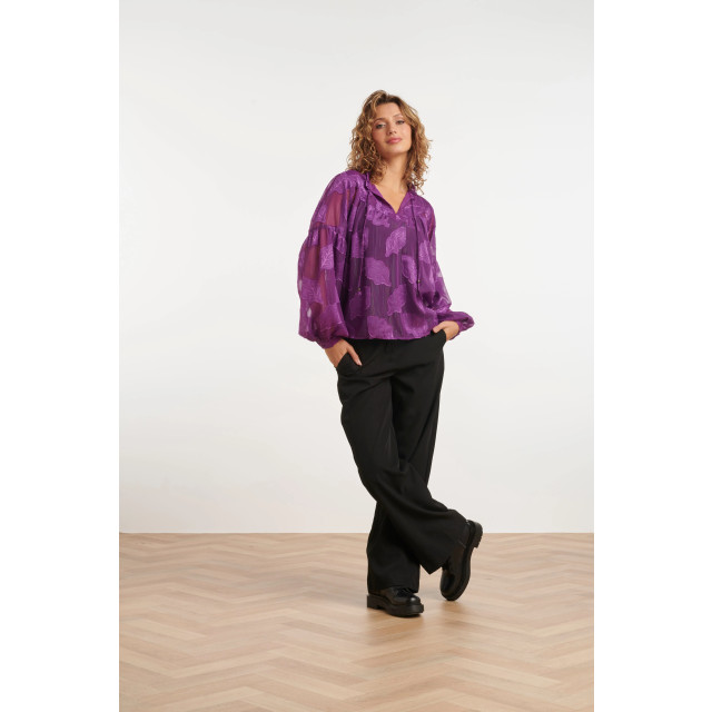 Smashed Lemon 24698 paarse chiffon jacquard v-hals top met bladmotief 8720331350354 large