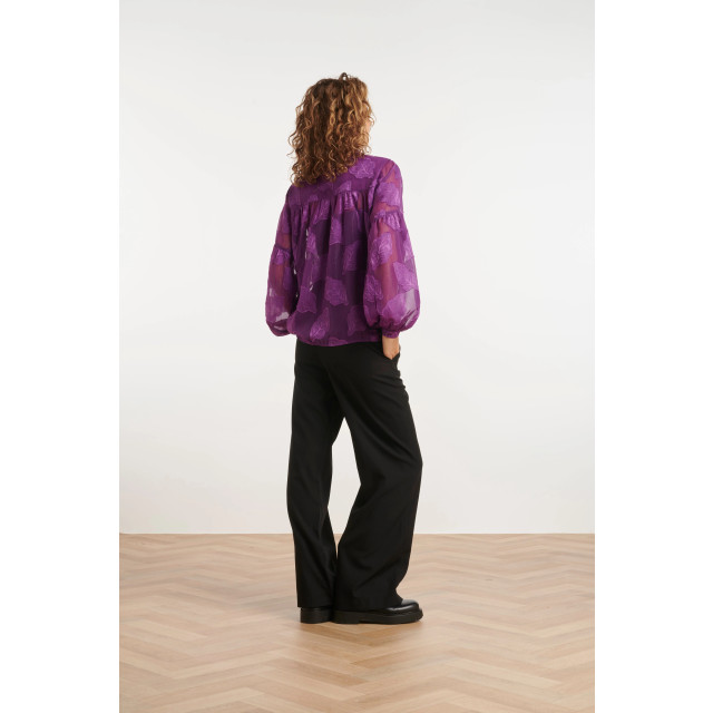 Smashed Lemon 24698 paarse chiffon jacquard v-hals top met bladmotief 8720331350354 large