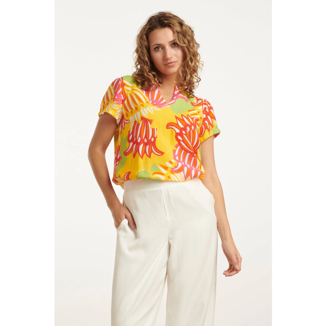 Smashed Lemon 25030 v-hals top met fel rijke bloemenprint | 8720331320210 large
