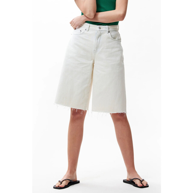 Catwalk Junkie 02023815 loose fit bleached jorts 2502023815 Loose fit bleached jorts large