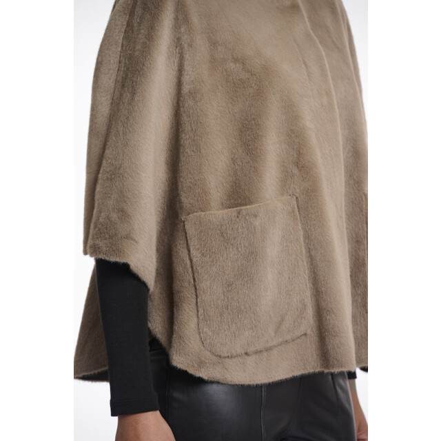 Rino & Pelle faux fur cape dewi.7002511 10868 toffee 06111.882.0002 large Rino & Pelle faux fur cape dewi.7002511 10868 toffee 06111.882.0002 large