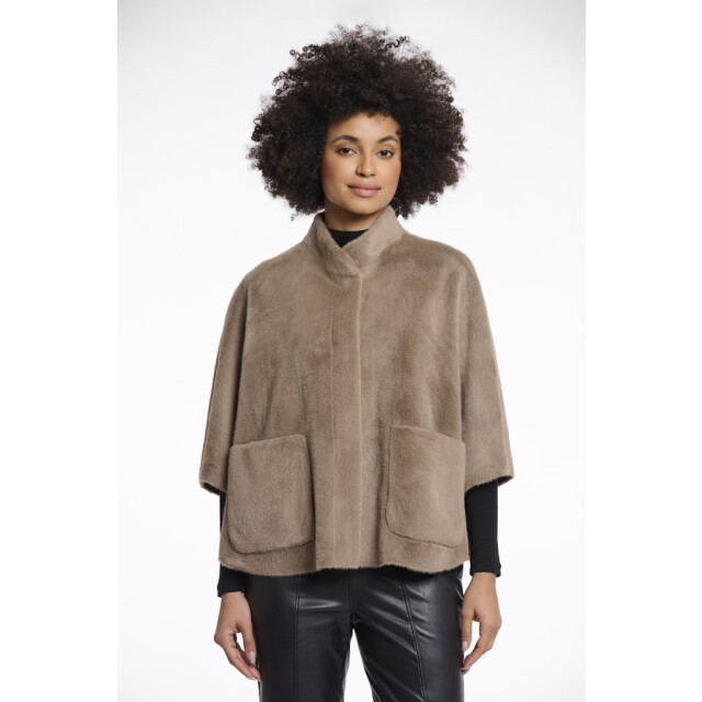 Rino & Pelle faux fur cape dewi.7002511 10868 toffee 06111.882.0002 large Rino & Pelle faux fur cape dewi.7002511 10868 toffee 06111.882.0002 large