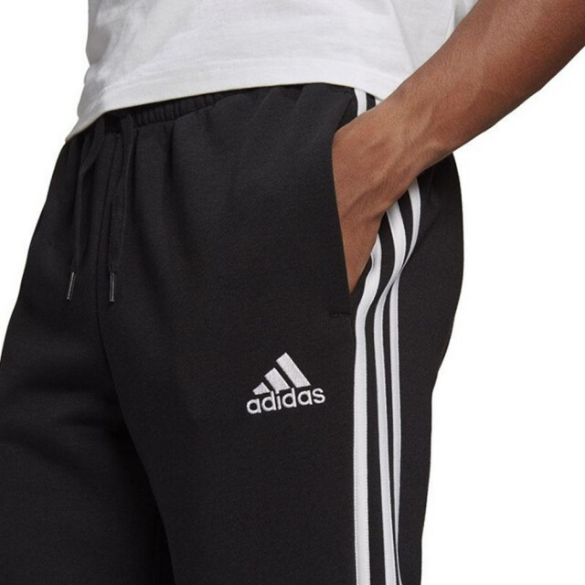 Adidas Heren essentials 3 stripes tapered leg joggingbroek UTPP2234_black large