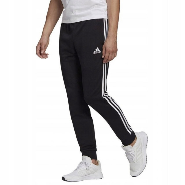 Adidas Heren essentials fleece 3 strepen tapered leg joggingbroek UTPP2007_black large