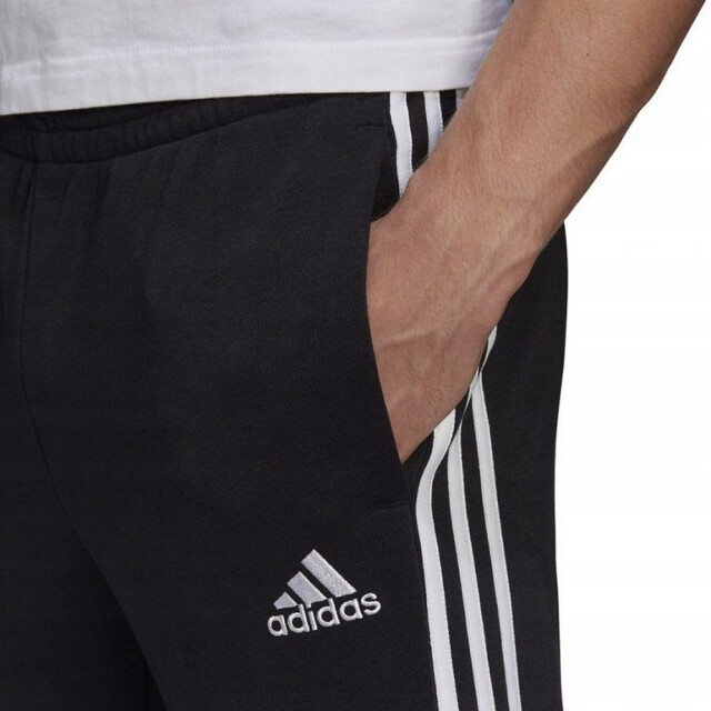 Adidas Heren essentials fleece 3 strepen tapered leg joggingbroek UTPP2007_black large
