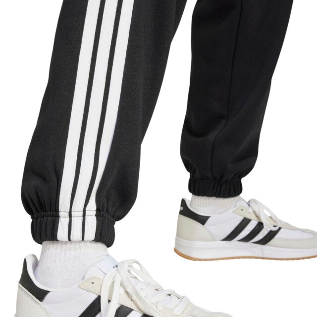 Adidas Dames essentials fleece 3 strepen loose fit joggingbroek UTPP4214_black large Adidas Dames essentials fleece 3 strepen loose fit joggingbroek UTPP4214_black large