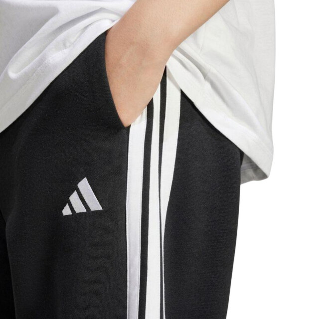 Adidas Dames essentials fleece 3 strepen loose fit joggingbroek UTPP4214_black large Adidas Dames essentials fleece 3 strepen loose fit joggingbroek UTPP4214_black large
