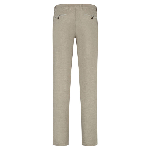 Com4 Chino 21282119 Com4 Chino 21282119 large