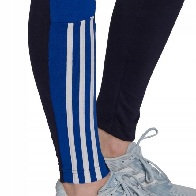 Adidas Dames essentials legging kleurblok UTPP2011_blackblue large Adidas Dames essentials legging kleurblok UTPP2011_blackblue large