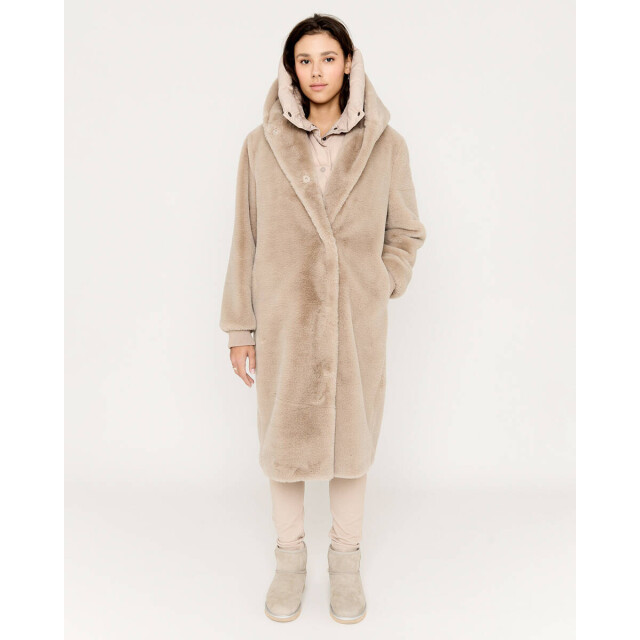 Moscow Coat 08-08-nadjana-3 MSCW Coat 08-08-Nadjana-3 large