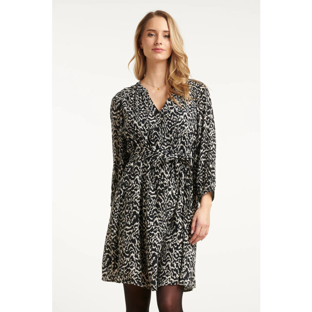 Smashed Lemon Elegante zwart en wit abstracte jurk | 25712-010-999 large Smashed Lemon Elegante zwart en wit abstracte jurk | 25712-010-999 large