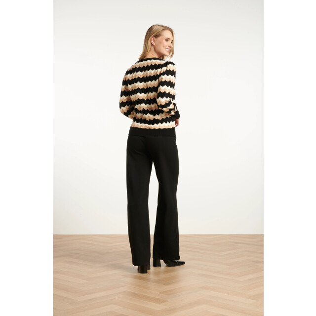 Smashed Lemon Zwart en zand zigzag gebreide dames top met v-hals | 8720331371045 large