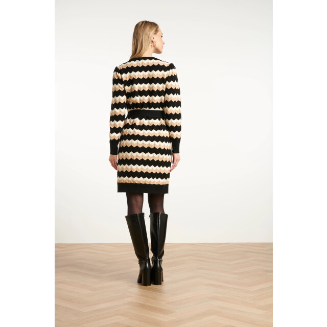 Smashed Lemon Zwart en zand gebreide zigzag jurk | 25521-999-720 large Smashed Lemon Zwart en zand gebreide zigzag jurk | 25521-999-720 large