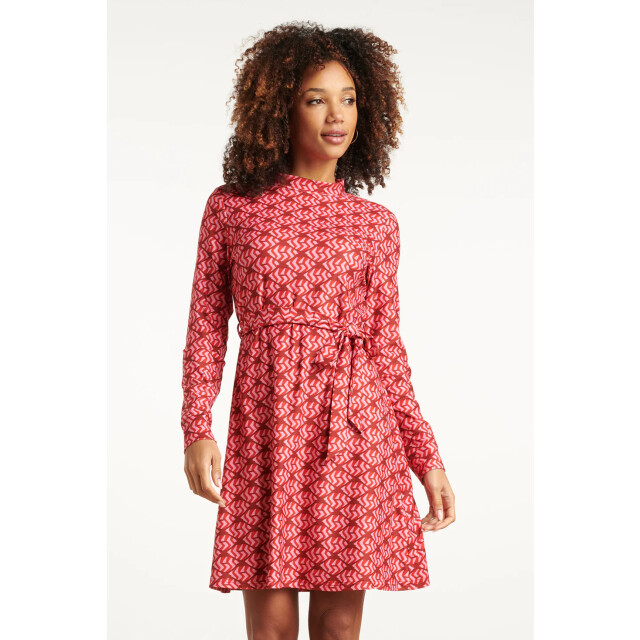 Smashed Lemon Stretchstof lippenprint jurk in rood en roze | 25590-450-420 large Smashed Lemon Stretchstof lippenprint jurk in rood en roze | 25590-450-420 large