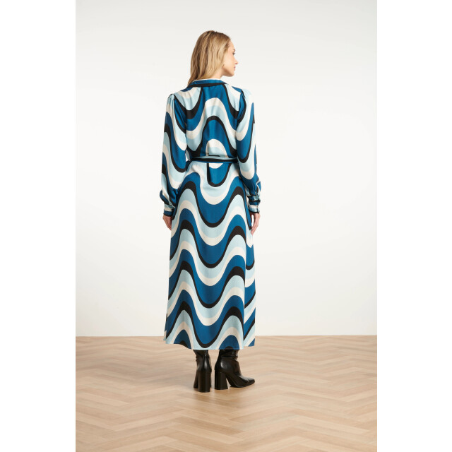 Smashed Lemon Golvende print maxi jurk in zwart en blauw | 25582-600-998 large Smashed Lemon Golvende print maxi jurk in zwart en blauw | 25582-600-998 large