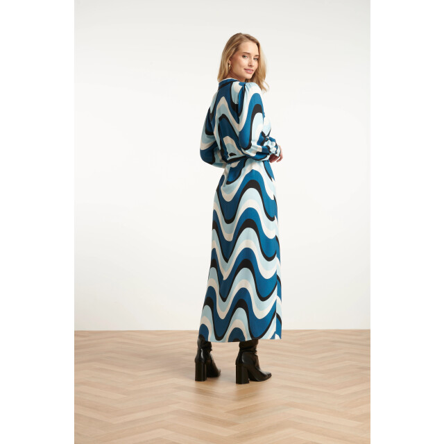 Smashed Lemon Golvende print maxi jurk in zwart en blauw | 25582-600-998 large Smashed Lemon Golvende print maxi jurk in zwart en blauw | 25582-600-998 large