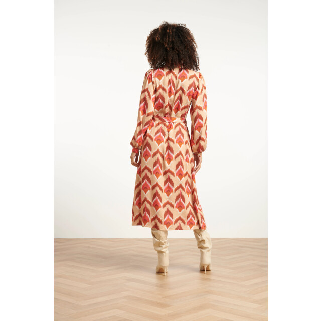 Smashed Lemon Aztec midi jurk in warmroze en camel | 25572-735-998 large Smashed Lemon Aztec midi jurk in warmroze en camel | 25572-735-998 large