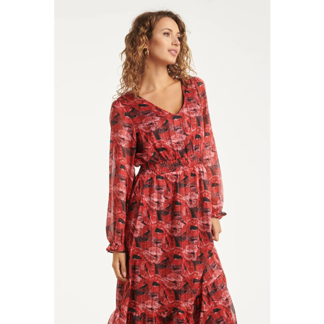 Smashed Lemon Lippenprint chiffon maxi jurk in rood en zwart | 25589-450-999 large Smashed Lemon Lippenprint chiffon maxi jurk in rood en zwart | 25589-450-999 large