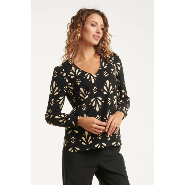 Smashed Lemon Zwart en wit getailleerde top met ornamentaal print in travelkwaliteit | 8720331387213 large