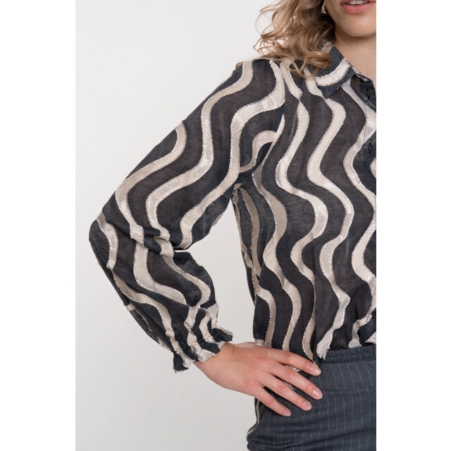 Geisha 53915-20 blouse metallic waveprint 53915-20 Blouse metallic waveprint large