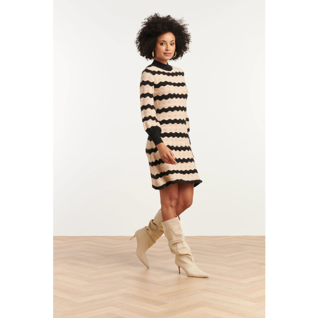 Smashed Lemon 25736 – gebreide jurk met golvend patroon | 25736-999-720 large
