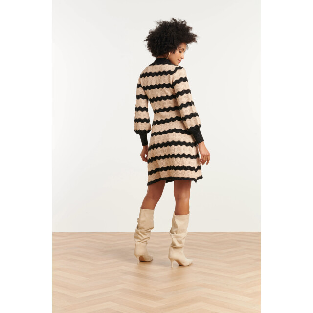 Smashed Lemon 25736 – gebreide jurk met golvend patroon | 25736-999-720 large