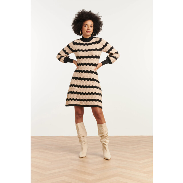 Smashed Lemon 25736 – gebreide jurk met golvend patroon | 25736-999-720 large