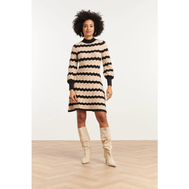 Smashed Lemon 25736 – gebreide jurk met golvend patroon | 25736-999-720 large