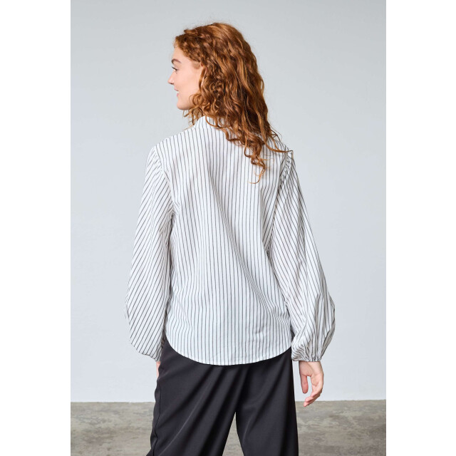 Sisters Point Elaisa-sh white black 19405-110 large