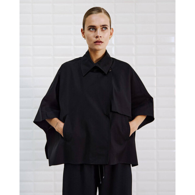 WithBlack Cape 00001579 wblmedus WithBlack Cape 00001579 WBLMEDUS large