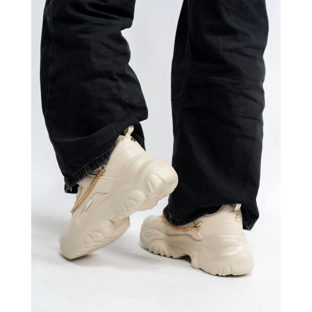 Buffalo Bliss in sneakers 67106 large