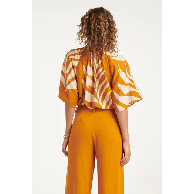 Smashed Lemon Tuniek top met blad print en strikdetail in oker geel | 8718679005043 large