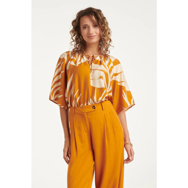 Smashed Lemon Tuniek top met blad print en strikdetail in oker geel | 8718679005043 large