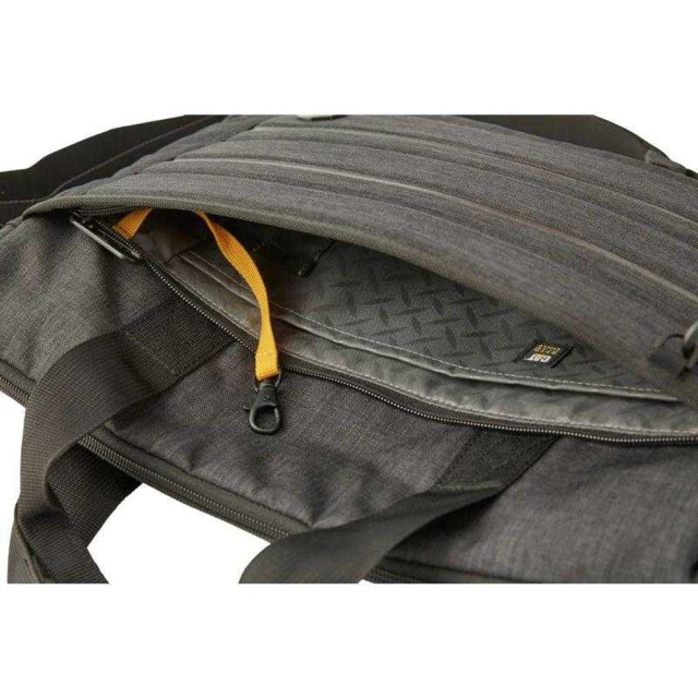 Caterpillar B. holt slim logo aktetas UTPP8700_black large