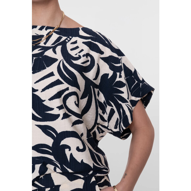 Geisha 63236-26 675 top flower bi-color navy/off-white 63236-26 675 large