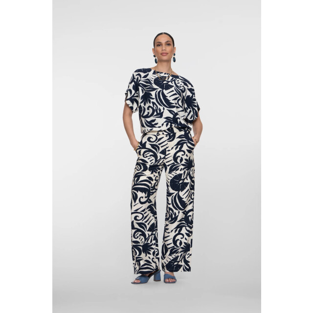 Geisha 63236-26 675 top flower bi-color navy/off-white 63236-26 675 large