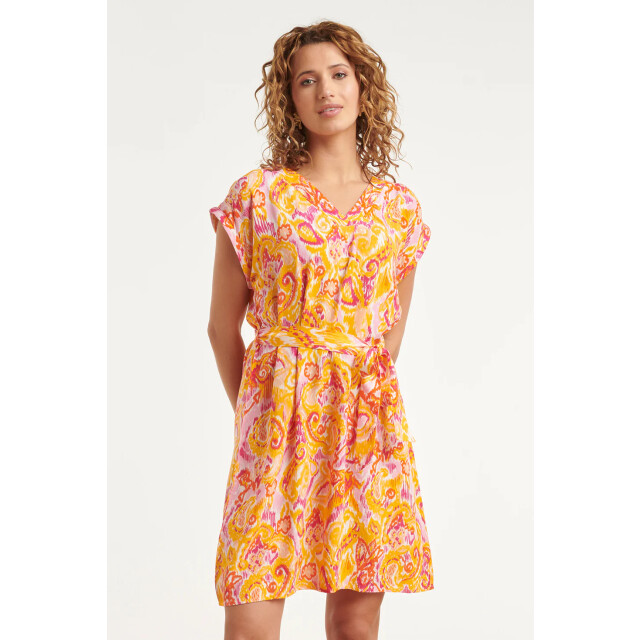 Smashed Lemon Korte jurk met ceintuur en oranje-roze paisley print | 8718679039918 large