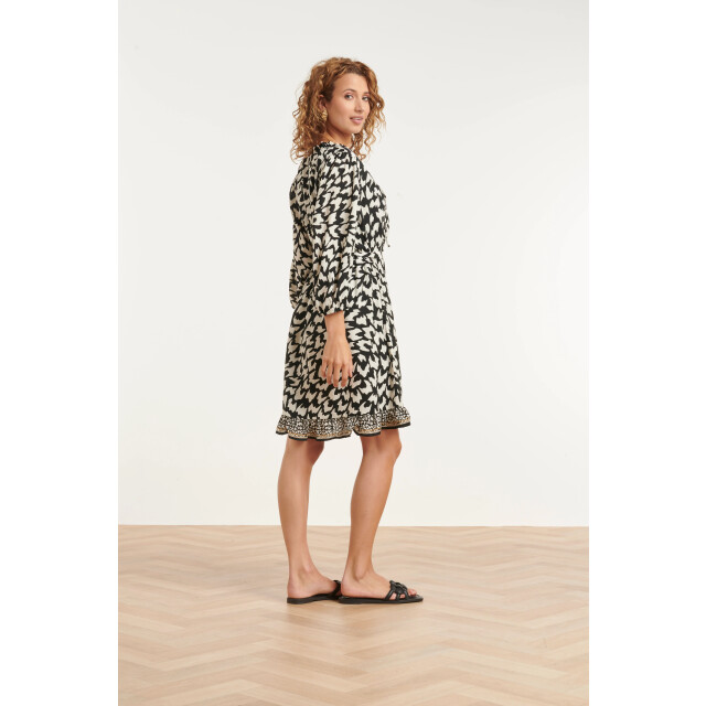 Smashed Lemon Zwart-witte dierachtig print jurk met ceintuur en ruffle detail | 8718679040396 large