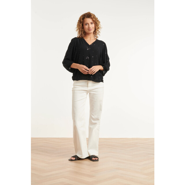 Smashed Lemon Zwarte blouse met subtiel goudkleurig borduursel en v-hals | 8718679040792 large