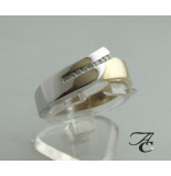 Atelier Christian Geel en wit- gouden ring met briljanten