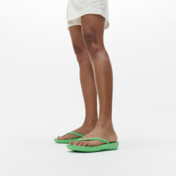 FitFlop Iqushion ergonomic flip-flops tpu