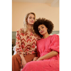 Smashed Lemon Aztec print blouse in warmroze en camel |